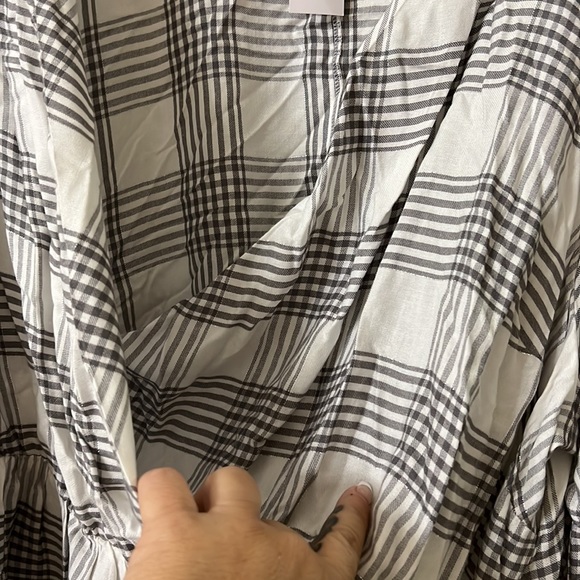 White/Gray plaid blouse - Picture 2 of 5